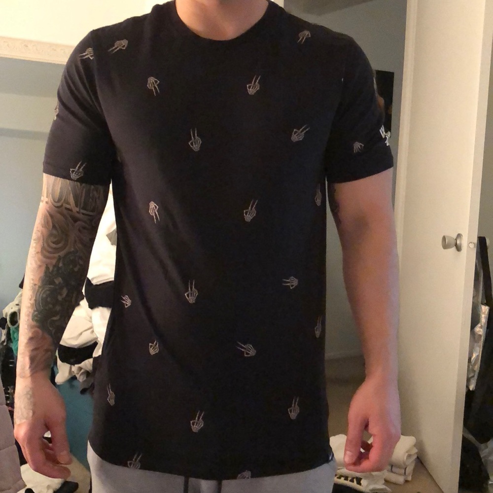 Kyrie tee